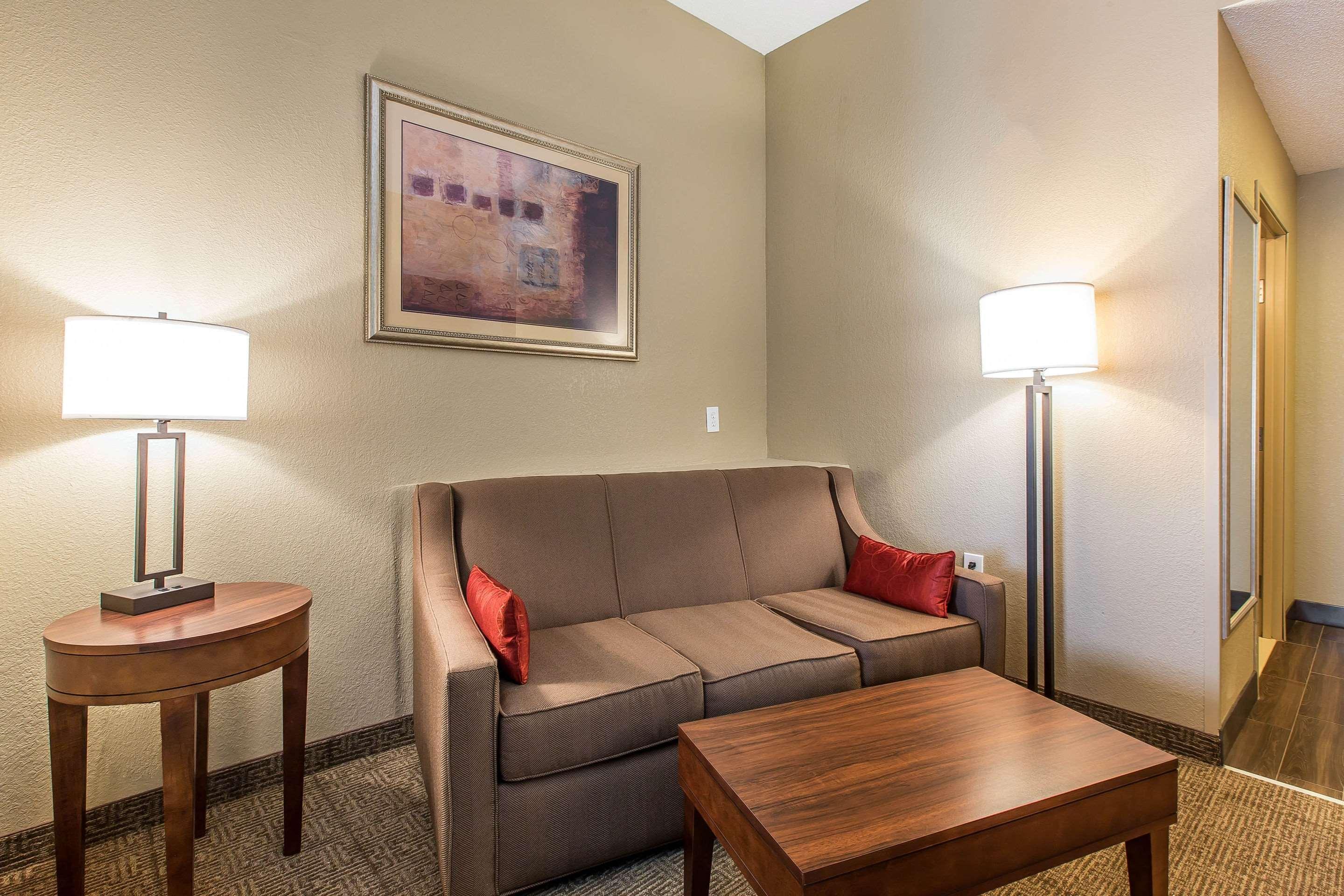 Comfort Suites Oxford I-20 Exit 188 Buitenkant foto