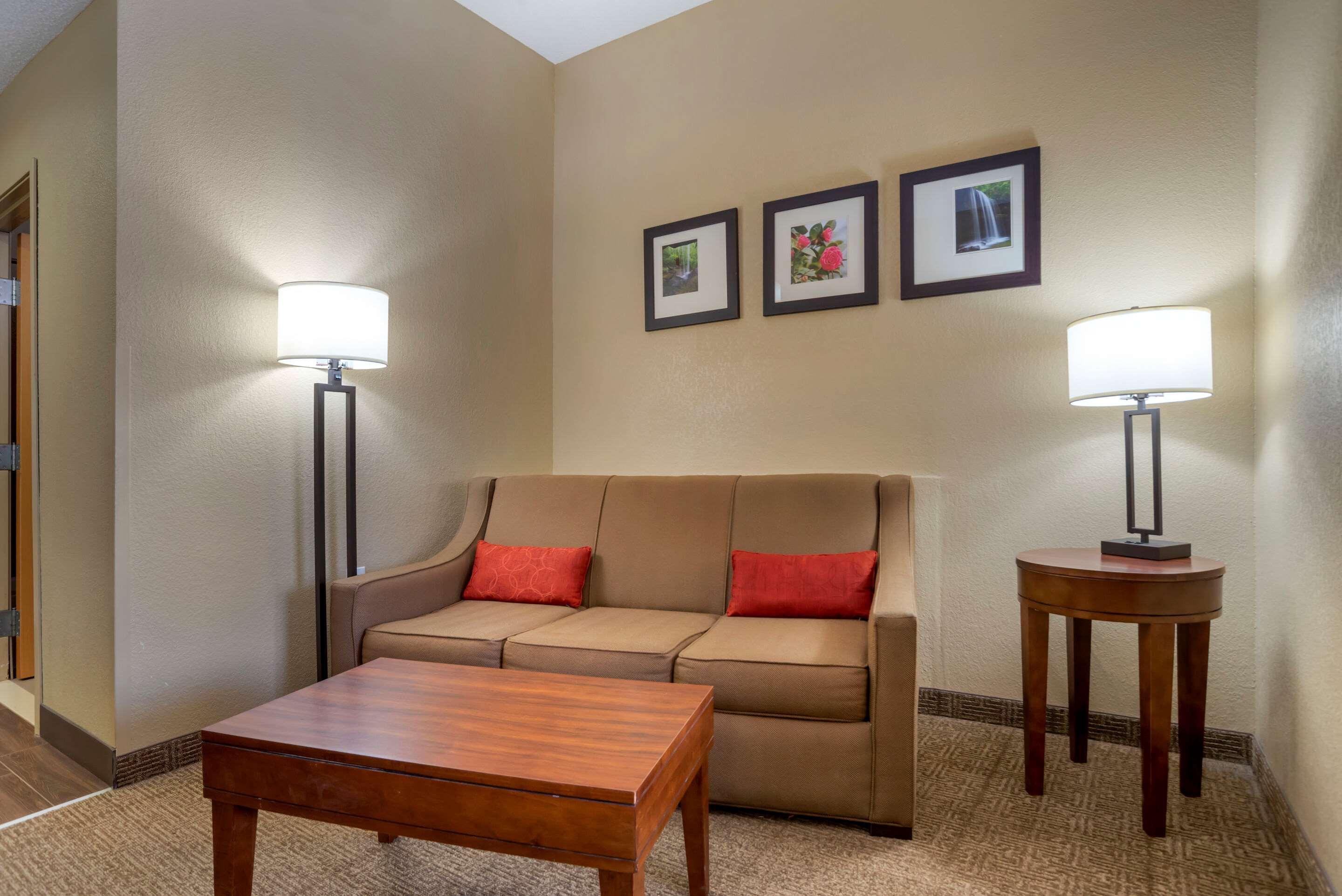 Comfort Suites Oxford I-20 Exit 188 Buitenkant foto