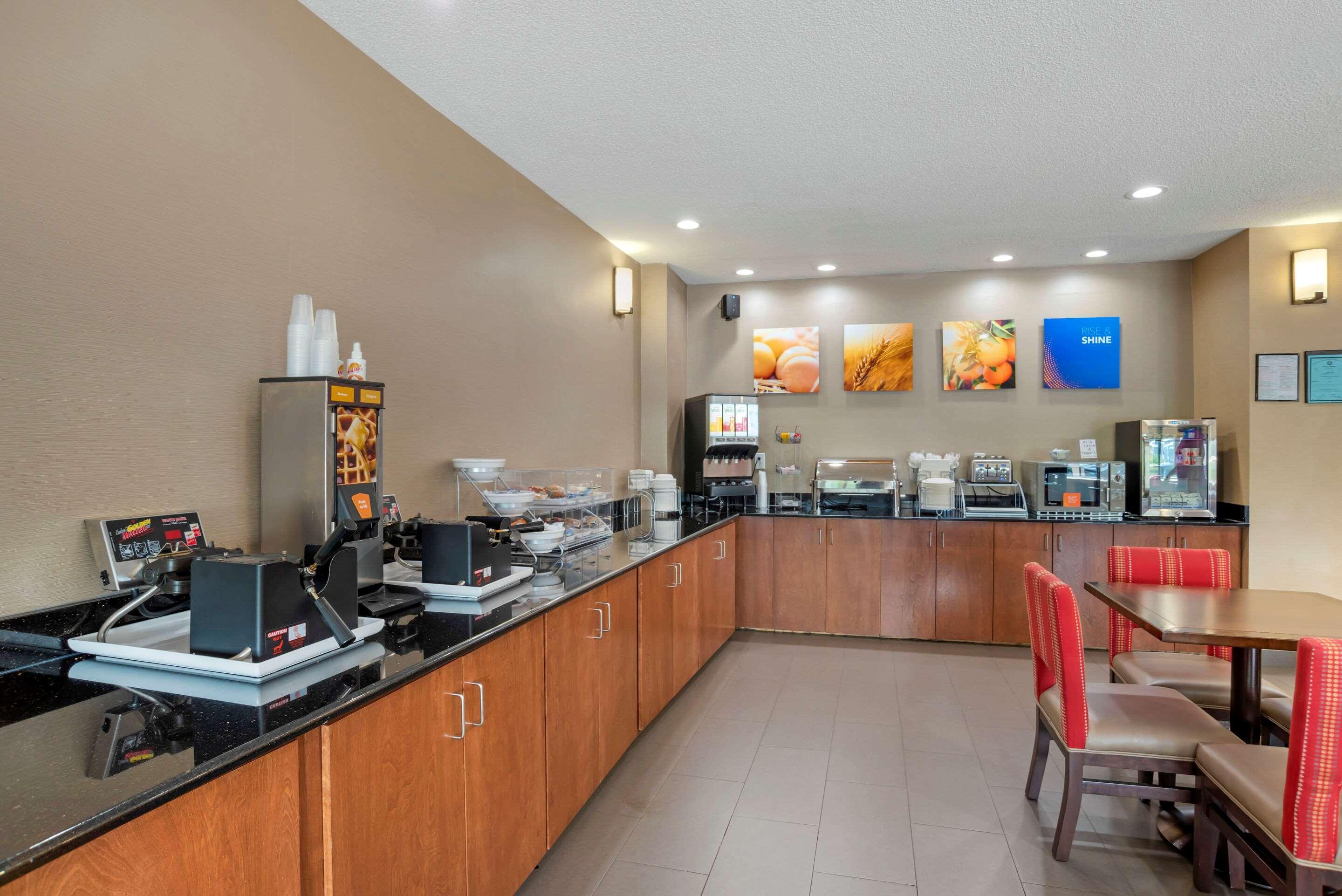 Comfort Suites Oxford I-20 Exit 188 Buitenkant foto