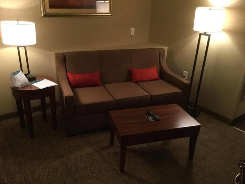 Comfort Suites Oxford I-20 Exit 188 Buitenkant foto